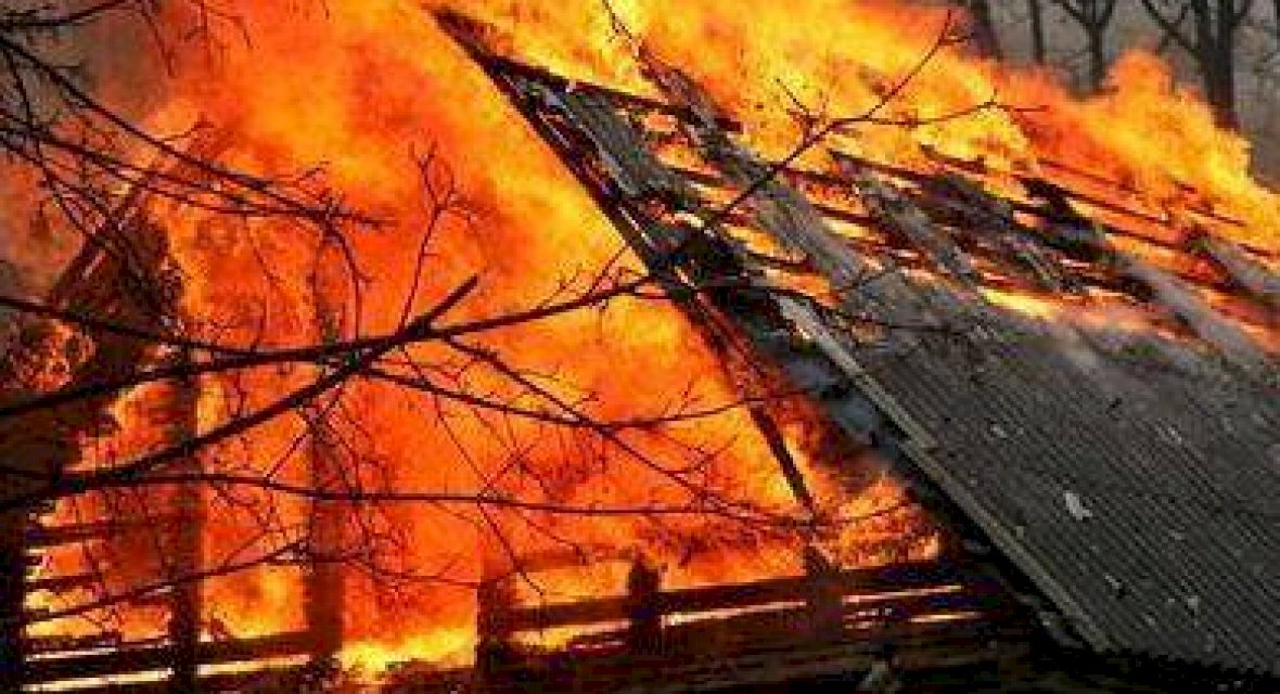 Daugiausia gaisrų Lietuvoje kyla dėl krosnių, židinių ir dūmtraukių